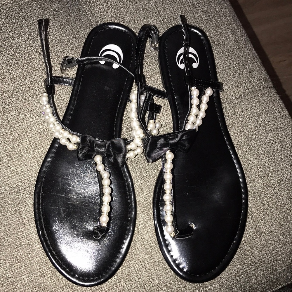 Charming Charlie Pearl + Bow Sandals Sz 10